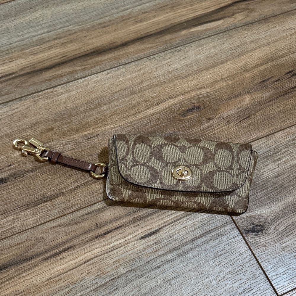 Coach Signature Sunglass case